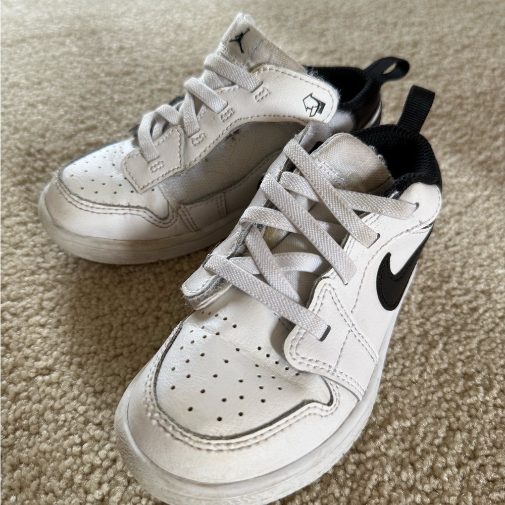 Nike Kids White Sneaker - Picture 3 of 3